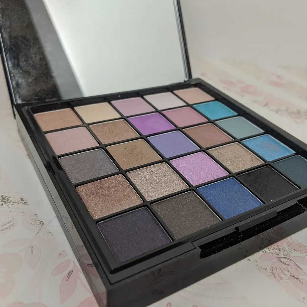 NYX Be Free Makeup Palette Eyeshadow Lip Blush